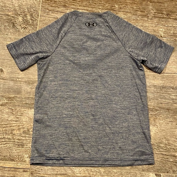 Boys size Small Under Armour moisture wicking tee - Picture 3 of 3